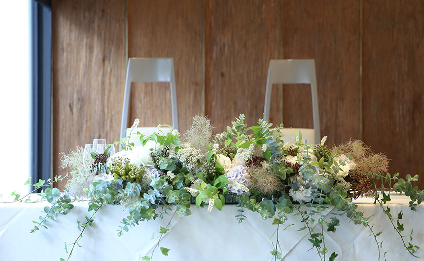 結婚式のメインテーブル装花の写真