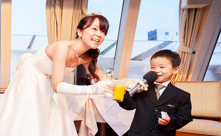 結婚式のお子さま乾杯挨拶演出写真